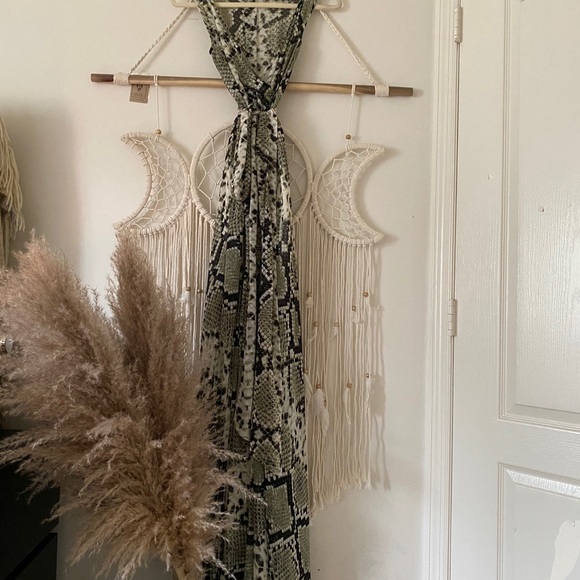 Beautiful multicolored snake print dress. - Picture 3 of 4